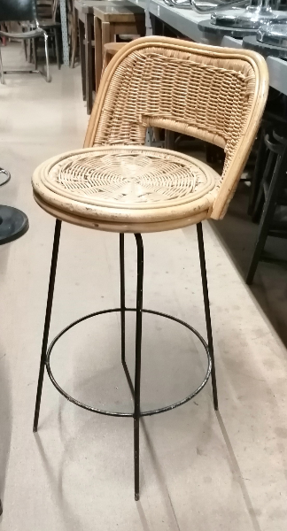 BAR STOOL TALL THIN BLK METAL LEGS ROUND WICKER SEAT AND RAISED BACK