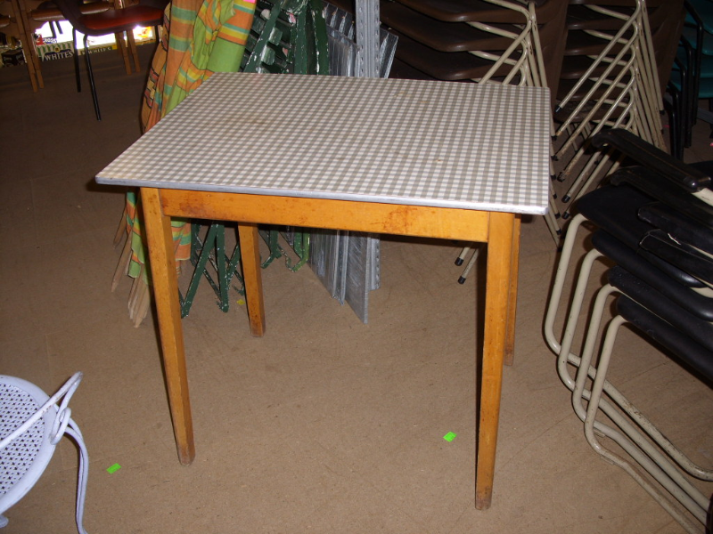 CAFE TABLE GREY RECT GINGHAM TOP ON BEECH WOOD LEGS